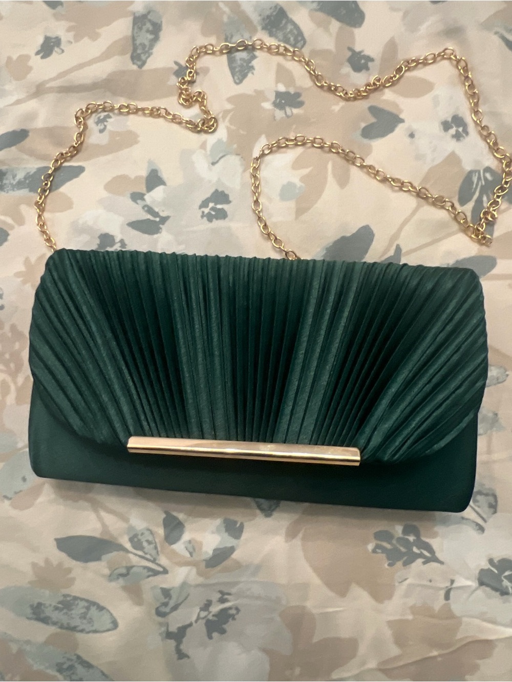 Source Unknown Dark Green Pleated Clutch with Gold Chain